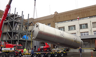 Démontages d’un silo compartimenté avec une grue télescopique