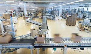 Kartonzusammenführung von einzelnen Produktionsmaschinen